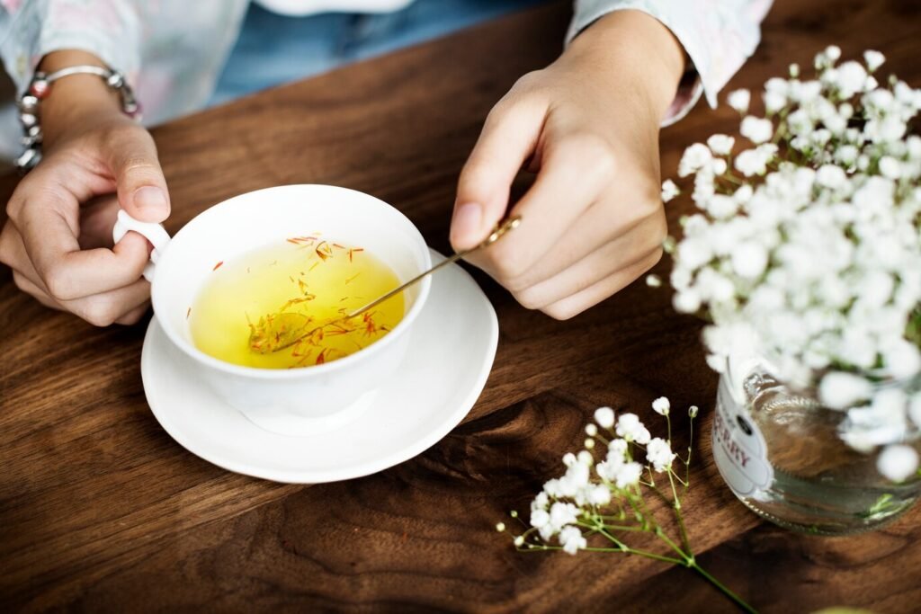 chá de camomila faz bem para o combate ao estresse